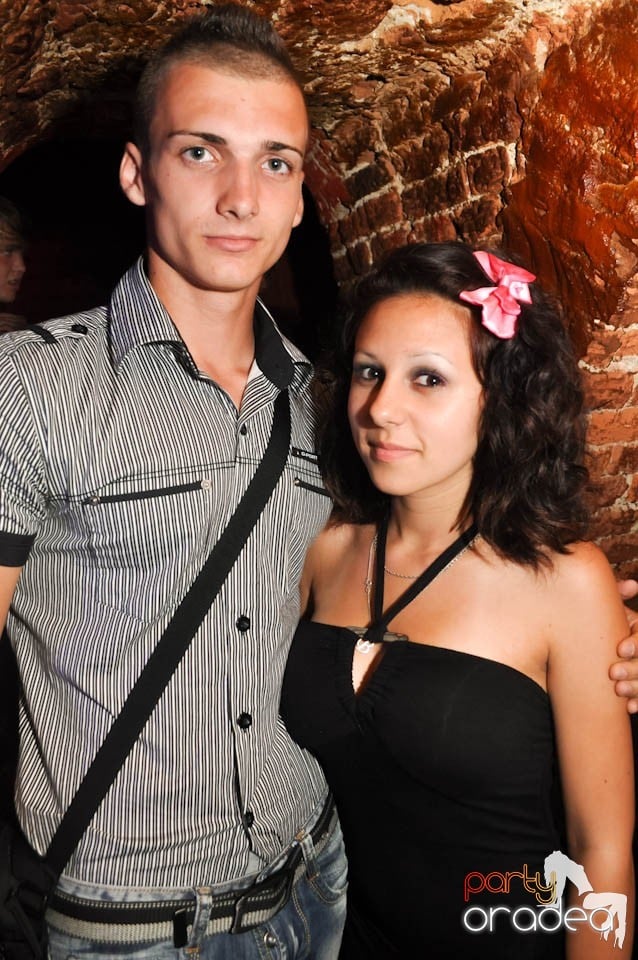 Caveman and Prody in the Mix în Escape,