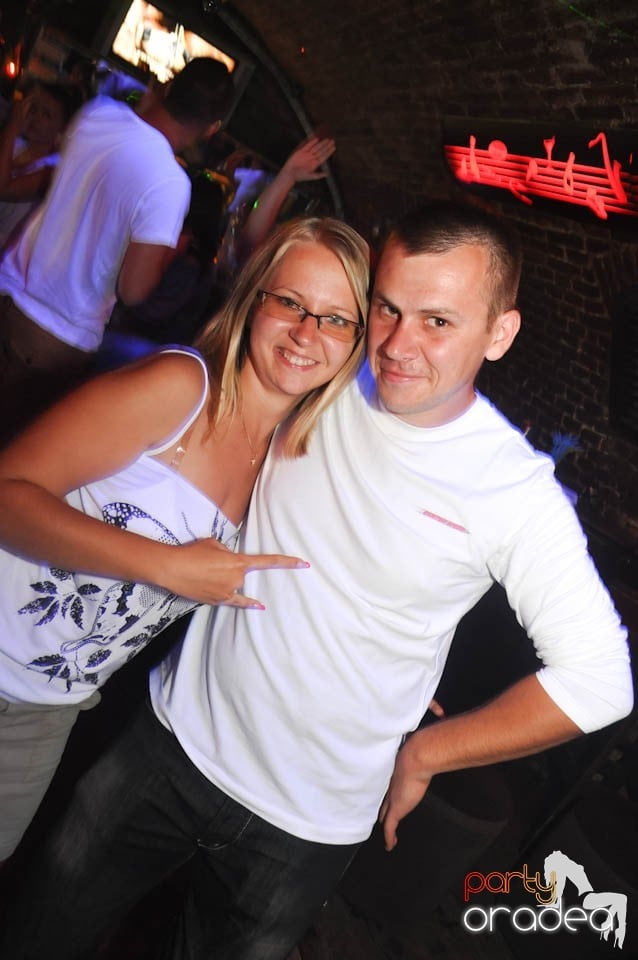 Caveman and Prody in the Mix în Escape,
