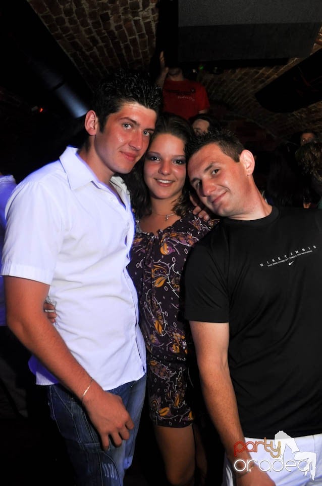 Caveman and Prody in the Mix în Escape,