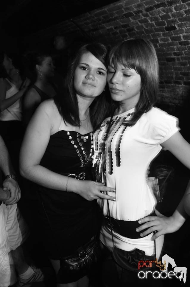Caveman and Prody in the Mix în Escape,