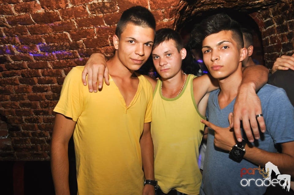 Caveman and Prody in the Mix în Escape,