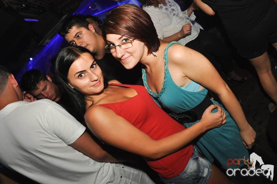 Caveman and Prody in the Mix în Escape,