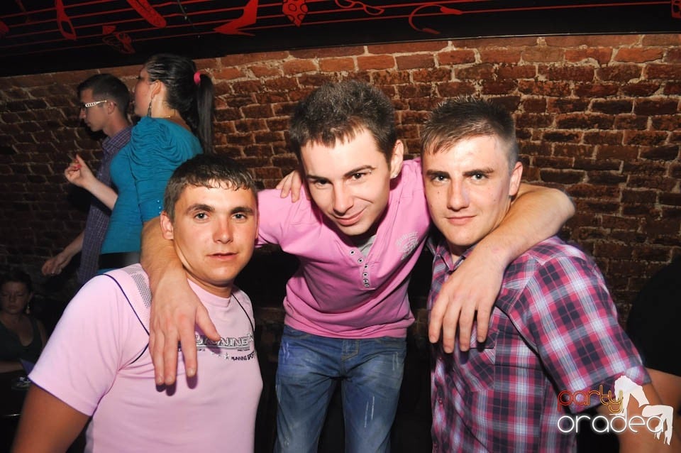Caveman and Prody in the Mix în Escape,