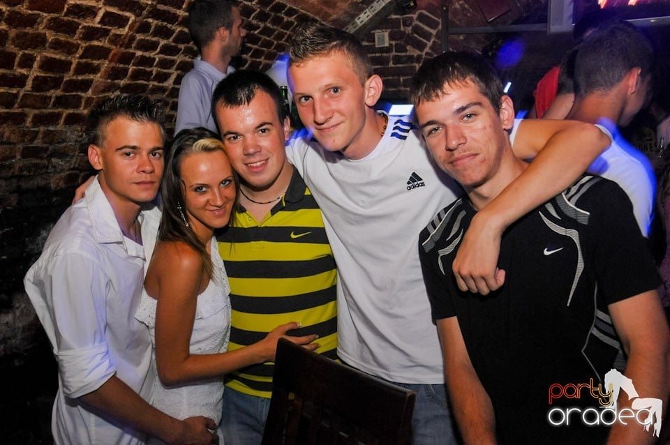 Caveman in the Mix @ Club Escape,