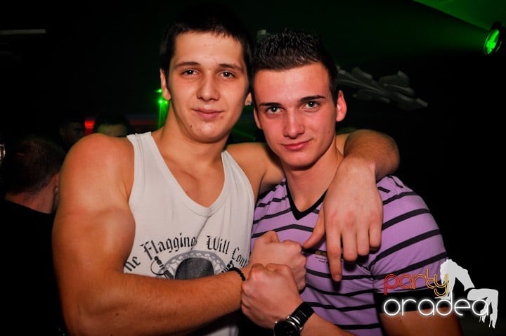Club Atti's pe ringul de dans, 