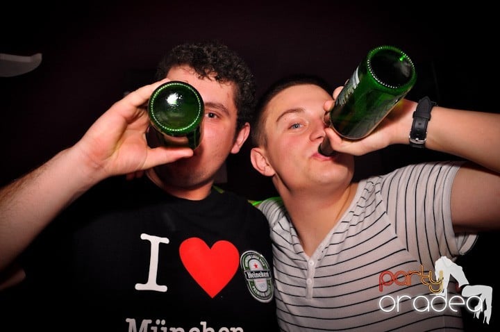 Club Atti's pe ringul de dans, 