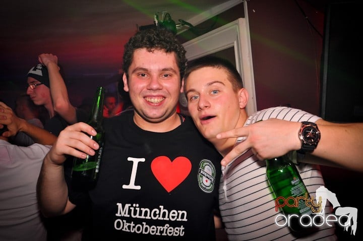 Club Atti's pe ringul de dans, 
