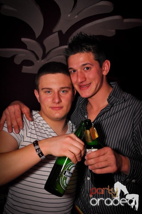 Club Atti's pe ringul de dans, 
