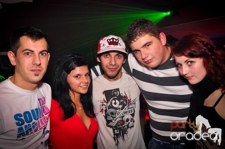 Club Atti's pe ringul de dans, 