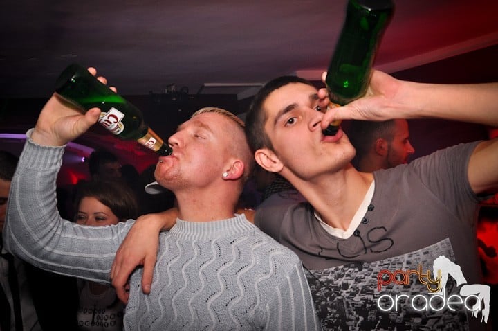 Club Atti's pe ringul de dans, 