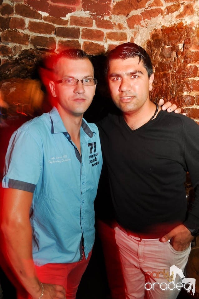 Club Escape prezintă: DJ Coxxo, 