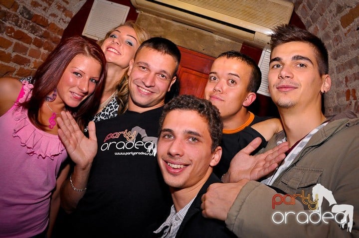 Club Escape vineri noaptea,