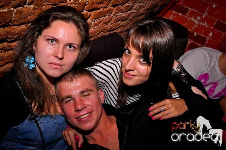 Club Escape vineri noaptea,