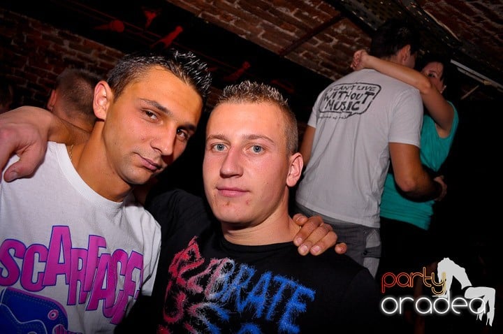 Club Escape vineri noaptea,