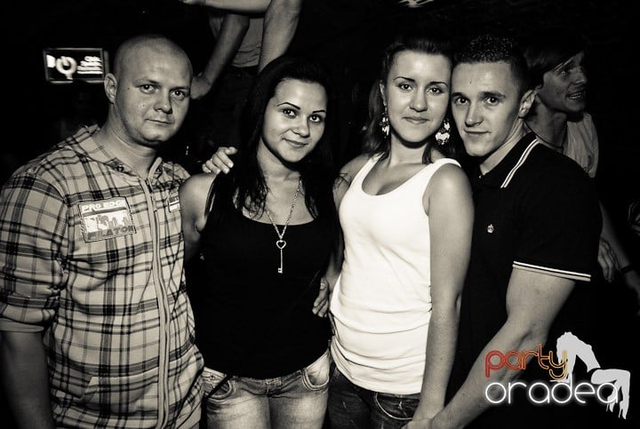 Clubbing în Escape, 