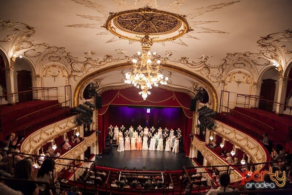 Corul Madrigal, Teatrul Regina Maria