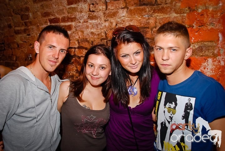 Cum se petrece joi în Escape?, 