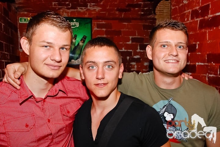 Cum se petrece joi în Escape?, 