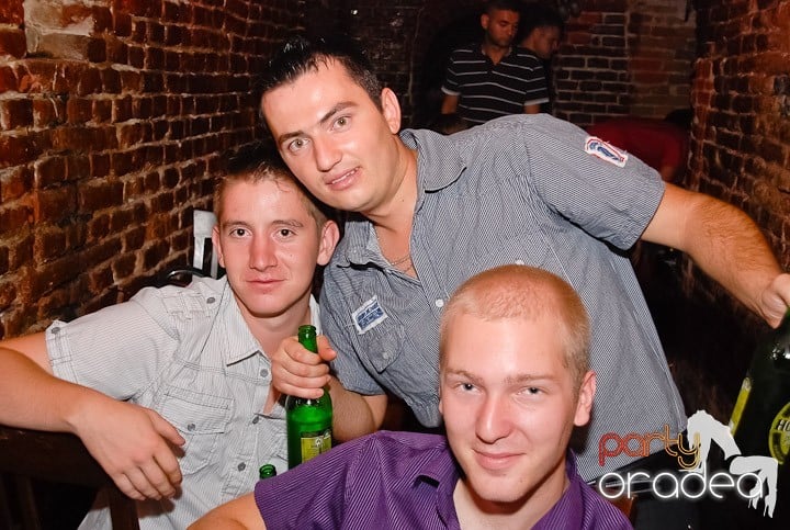 Cum se petrece joi în Escape?,