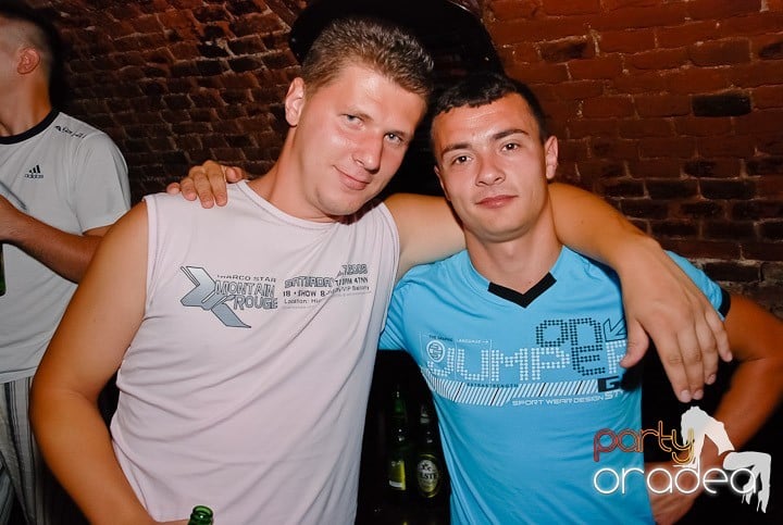 Cum se petrece joi în Escape?, 