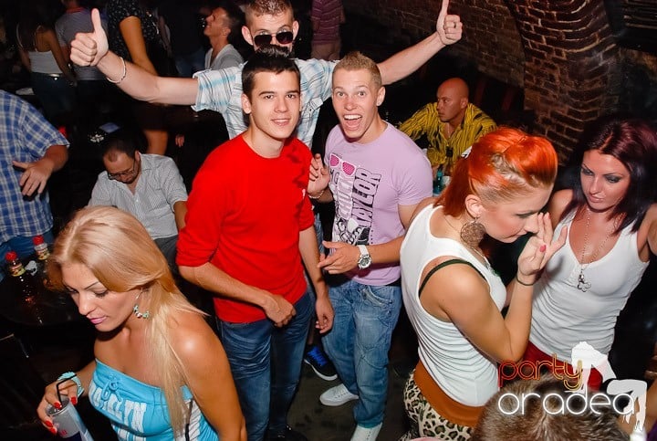 Cum se petrece joi în Escape?, 