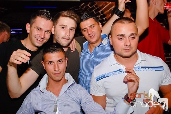 Cum se petrece joi în Escape?, 
