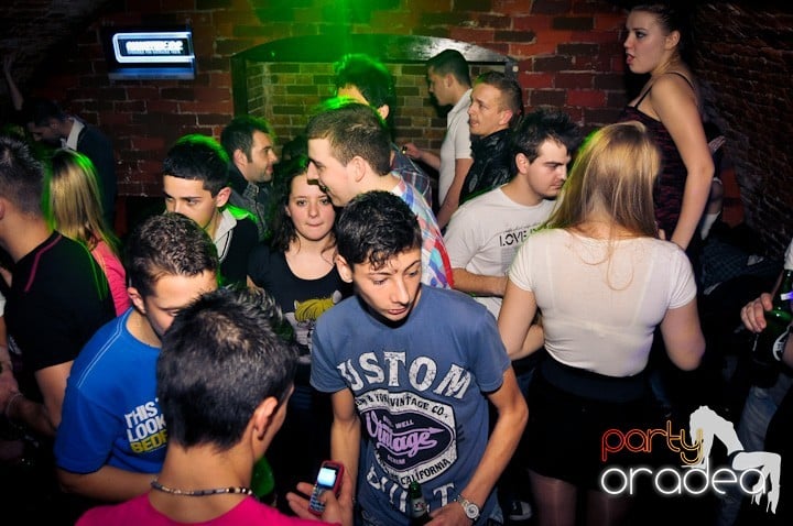Dans şi distracţie în Escape,