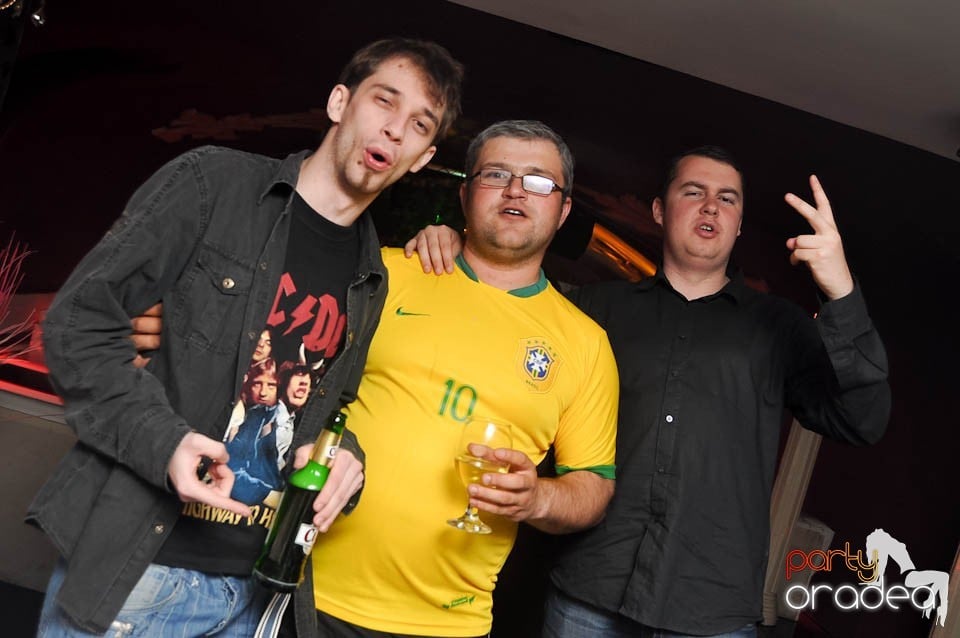 Dessert Band Live în Club Atti's,
