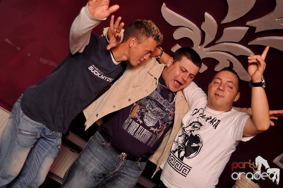 Dessert Band Live în Club Atti's,