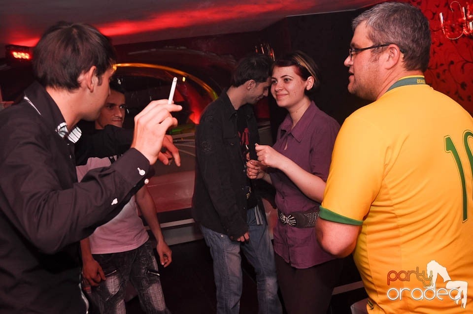 Dessert Band Live în Club Atti's,