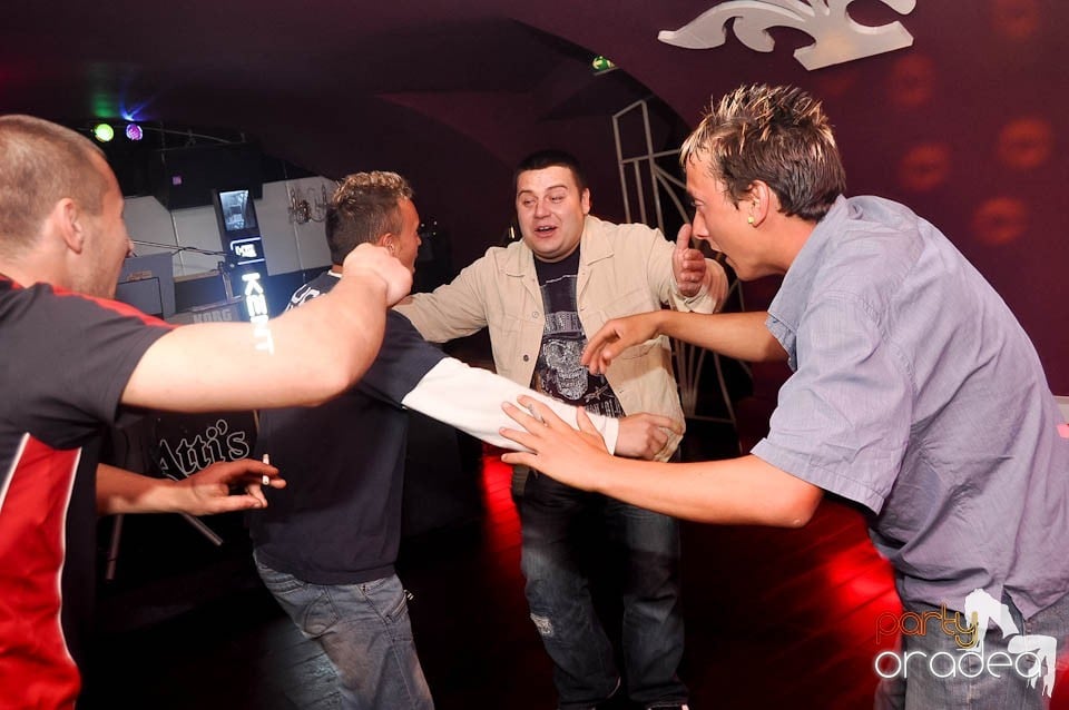 Dessert Band Live în Club Atti's,