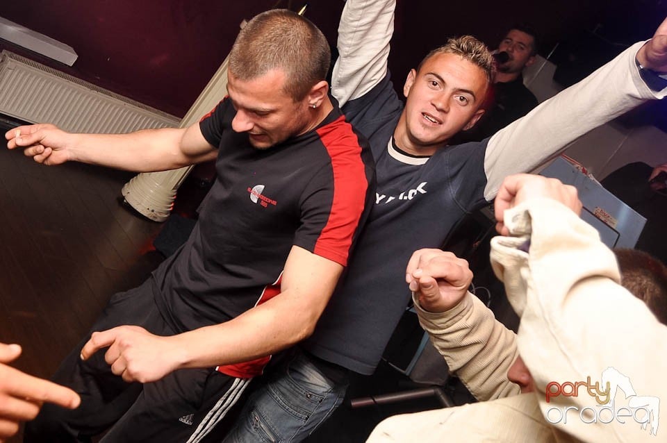 Dessert Band Live în Club Atti's,