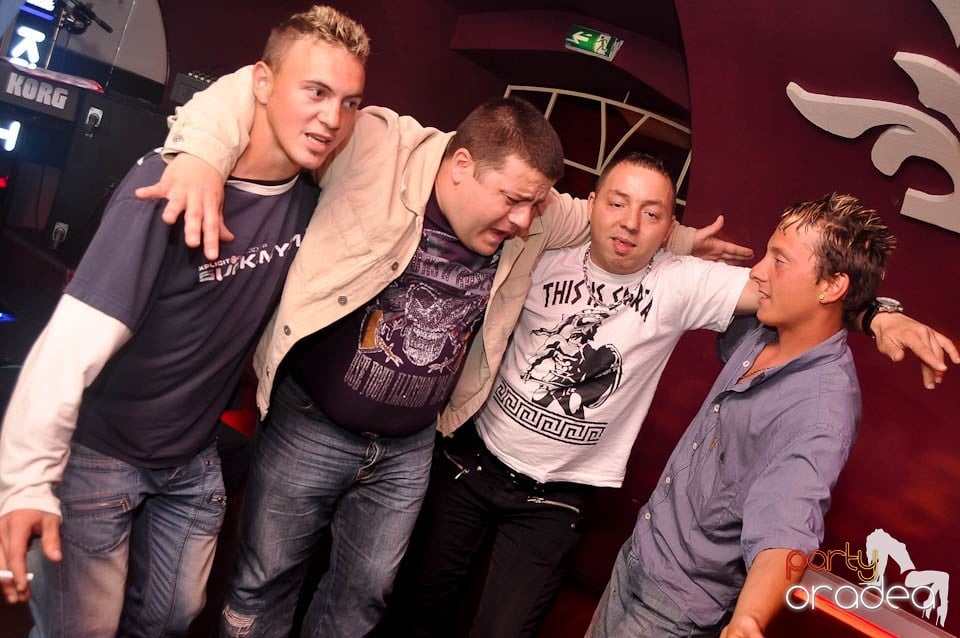 Dessert Band Live în Club Atti's,