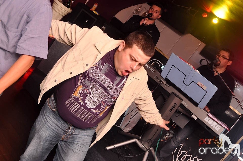 Dessert Band Live în Club Atti's,