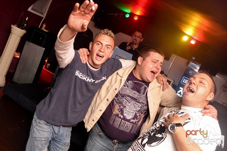 Dessert Band Live în Club Atti's,