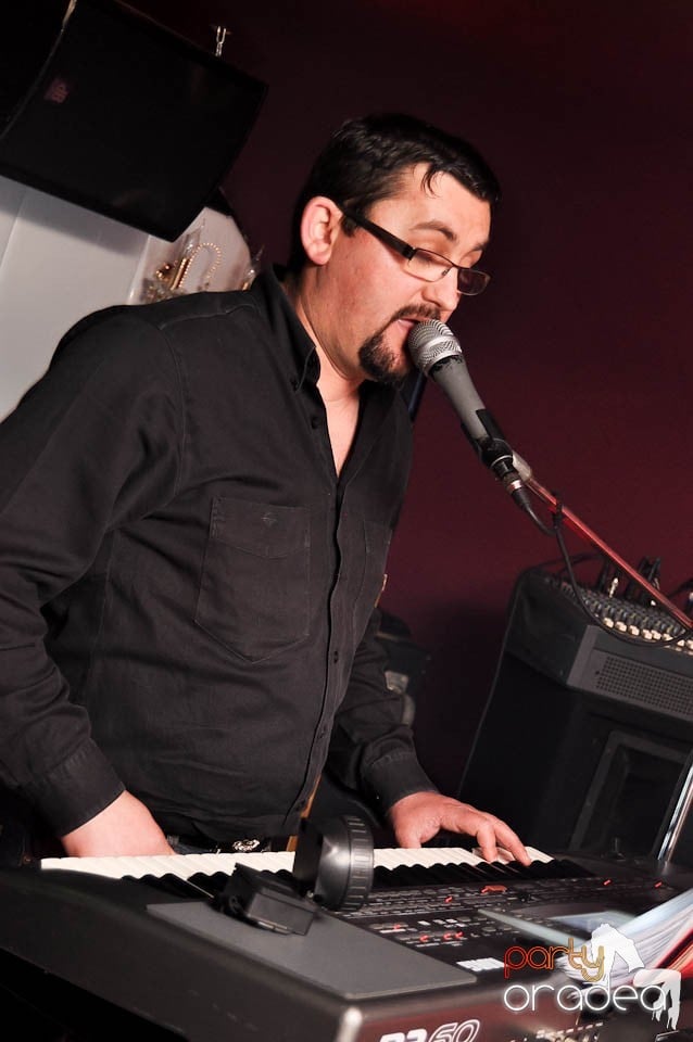 Dessert Band Live în Club Atti's,