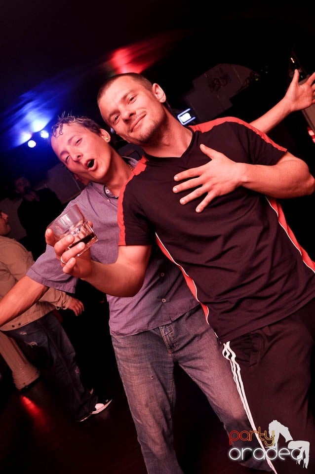 Dessert Band Live în Club Atti's,