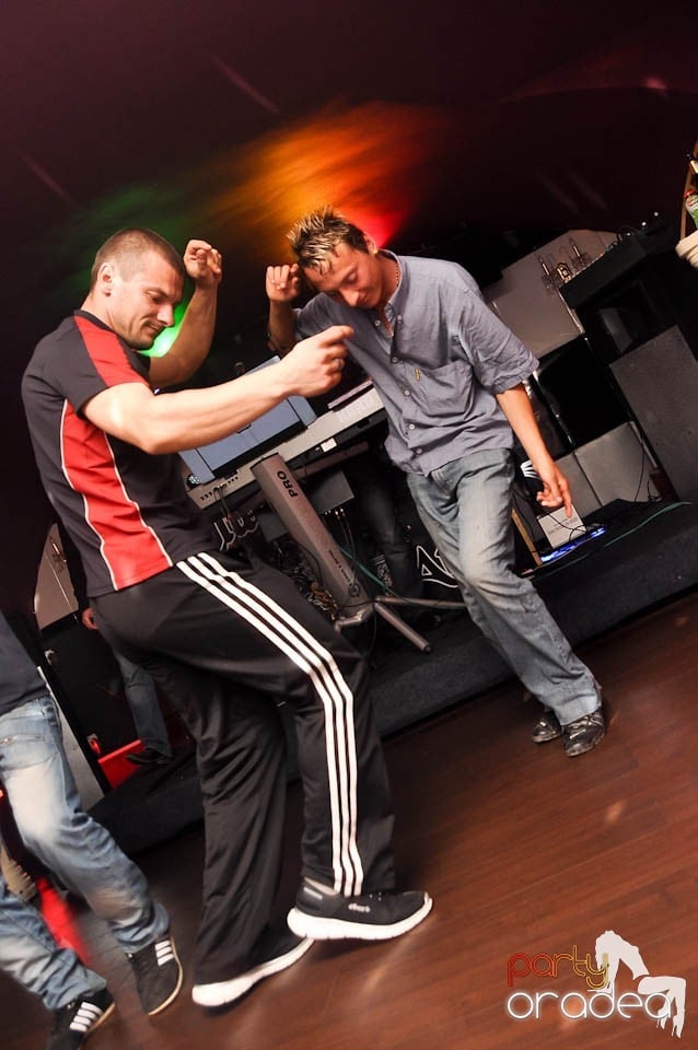 Dessert Band Live în Club Atti's,