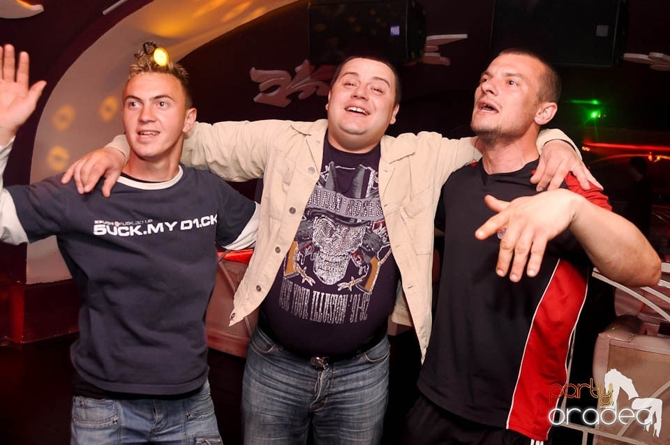 Dessert Band Live în Club Atti's,