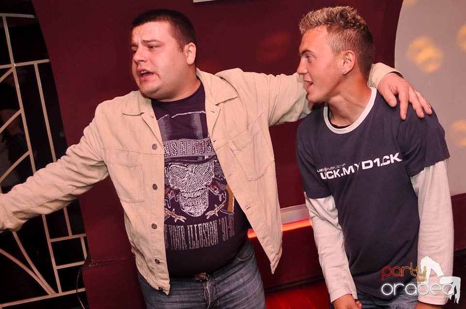 Dessert Band Live în Club Atti's,