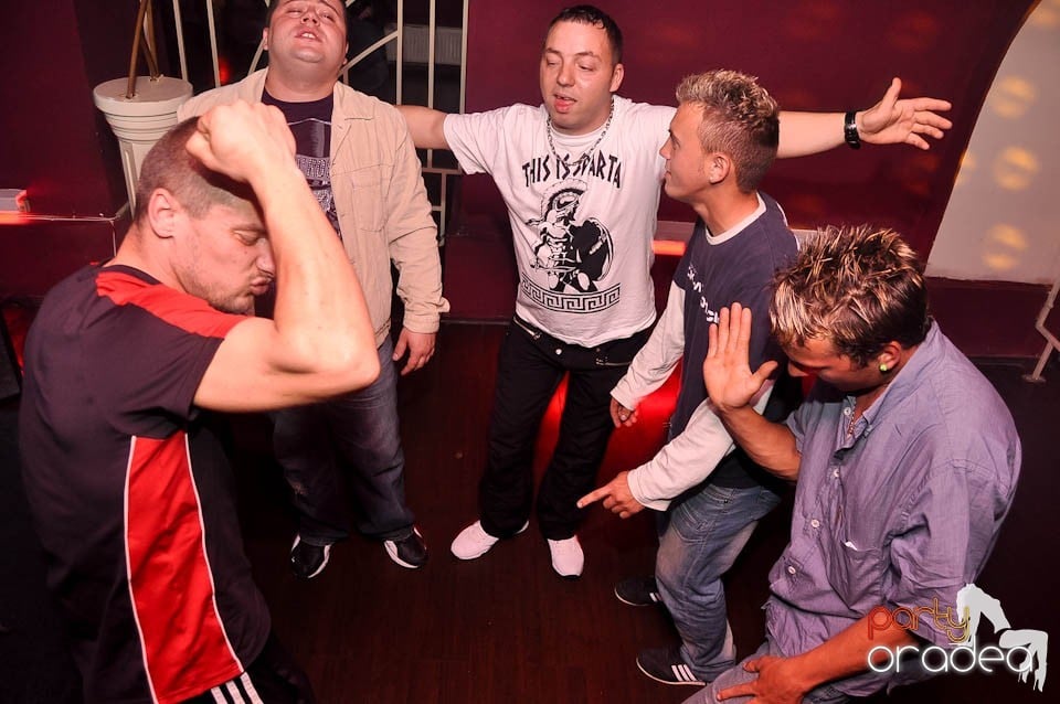 Dessert Band Live în Club Atti's,