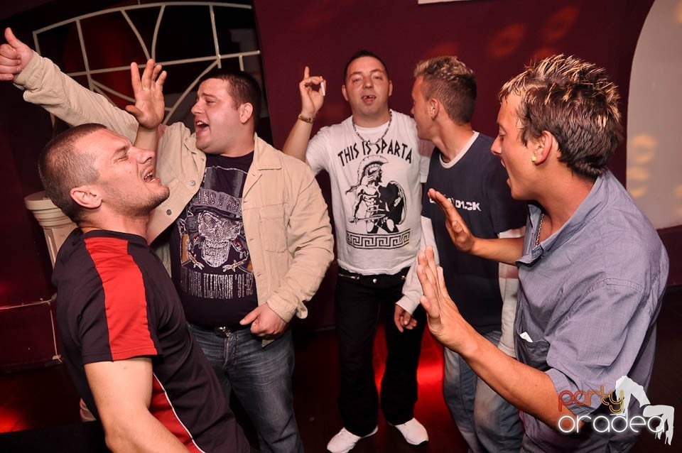 Dessert Band Live în Club Atti's,