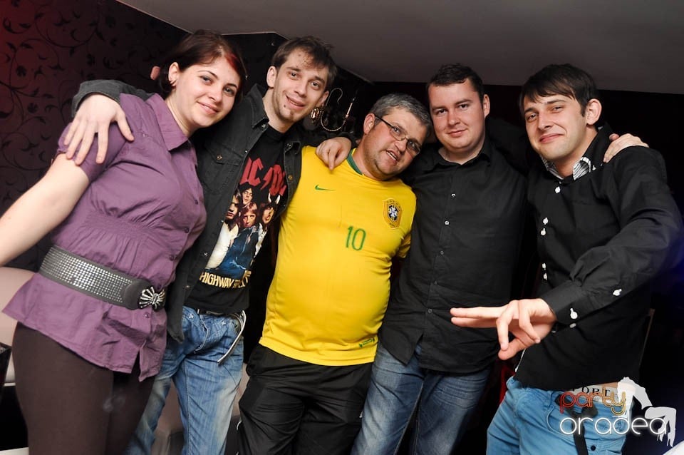 Dessert Band Live în Club Atti's,