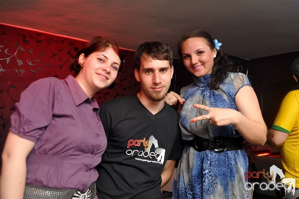 Dessert Band Live în Club Atti's,