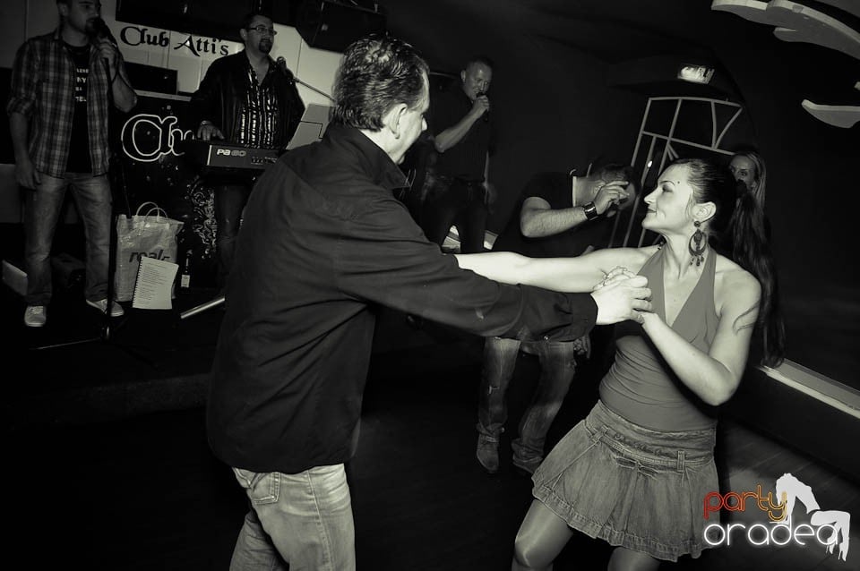 Distracţie cu Dessert Band în Atti's,