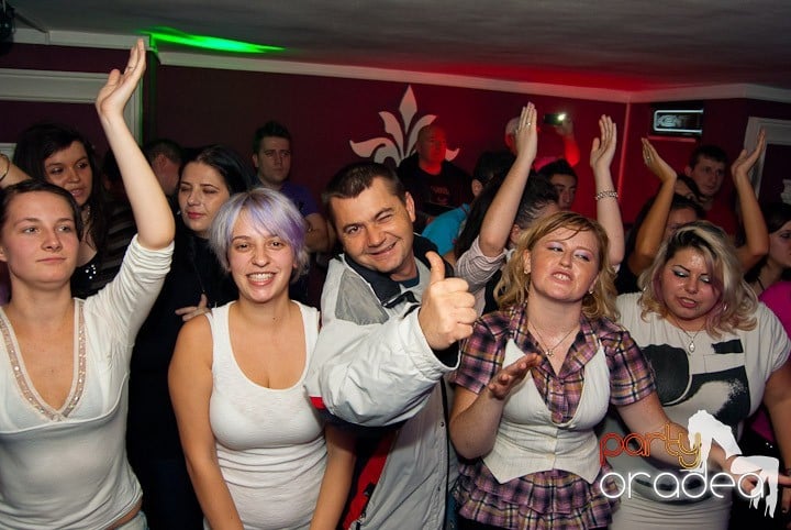Distracţie cu LL Junior în Club Atti's,
