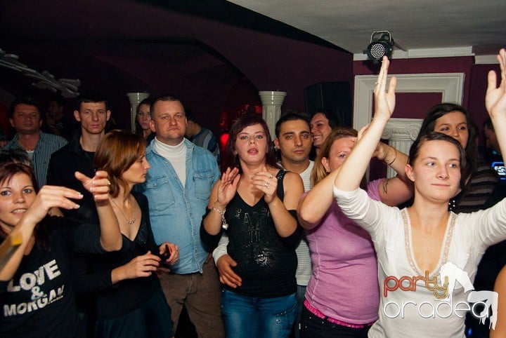 Distracţie cu LL Junior în Club Atti's,