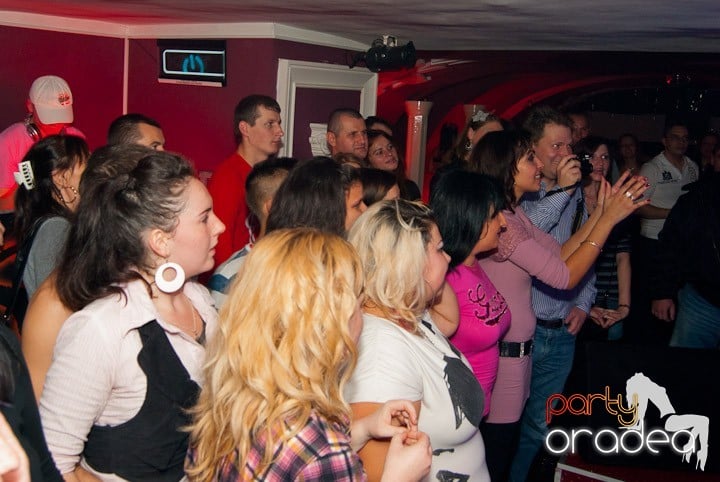Distracţie cu LL Junior în Club Atti's,