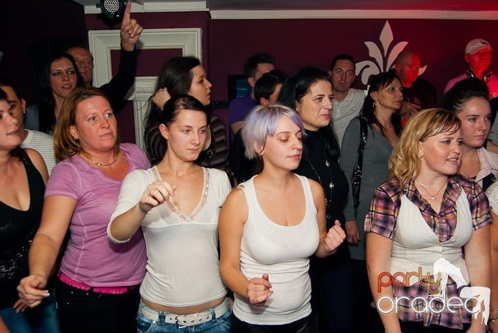 Distracţie cu LL Junior în Club Atti's,