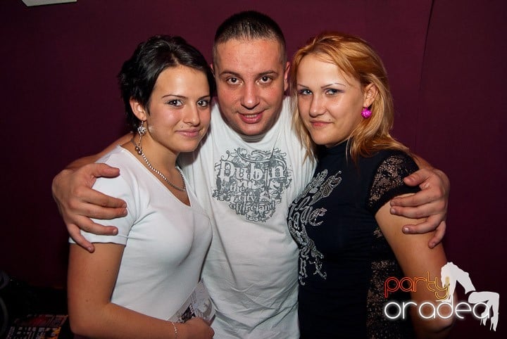 Distracţie cu LL Junior în Club Atti's,